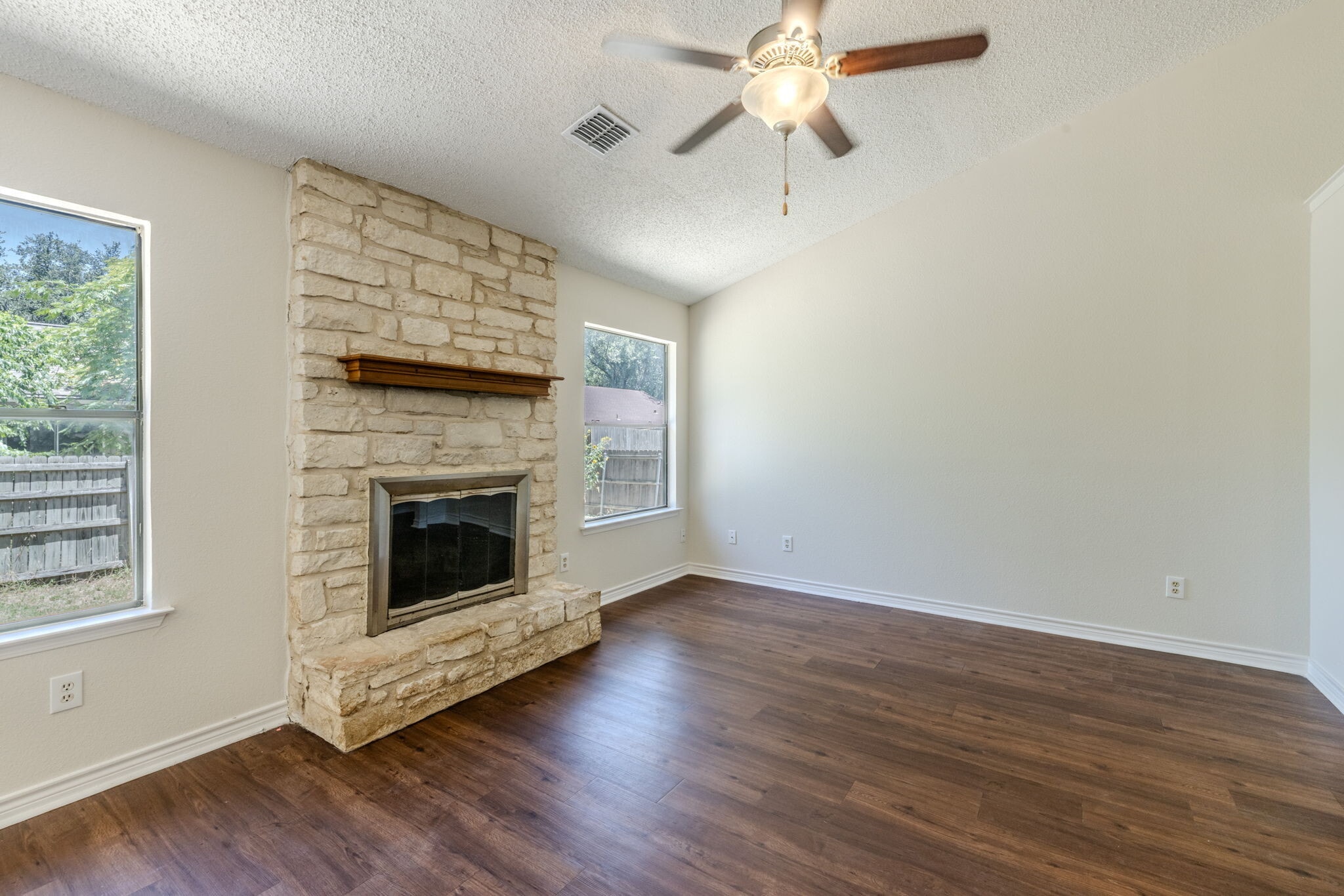 Building Photo - 1802 Verbena Way