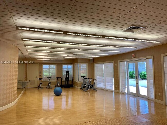 Building Photo - 19900 E Country Club Dr