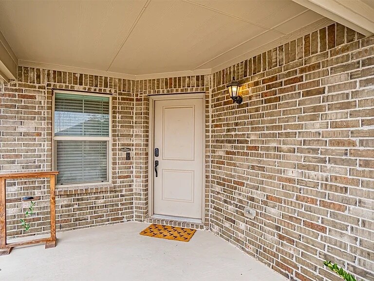 Entry - 9912 Huntersville Trl