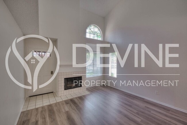 Building Photo - Move-In Ready Home