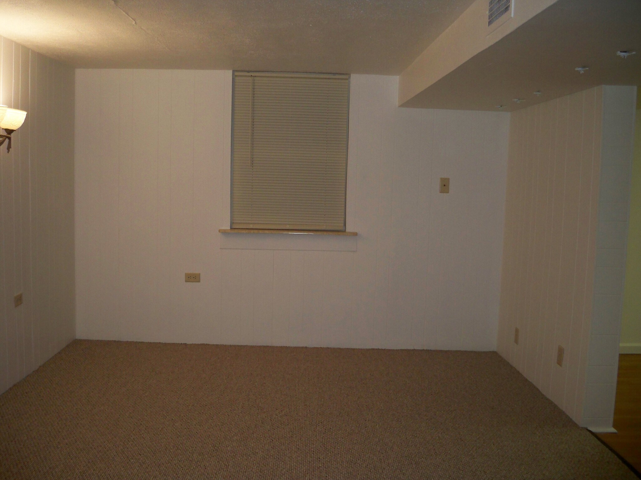 Building Photo - 331 W Cedar St