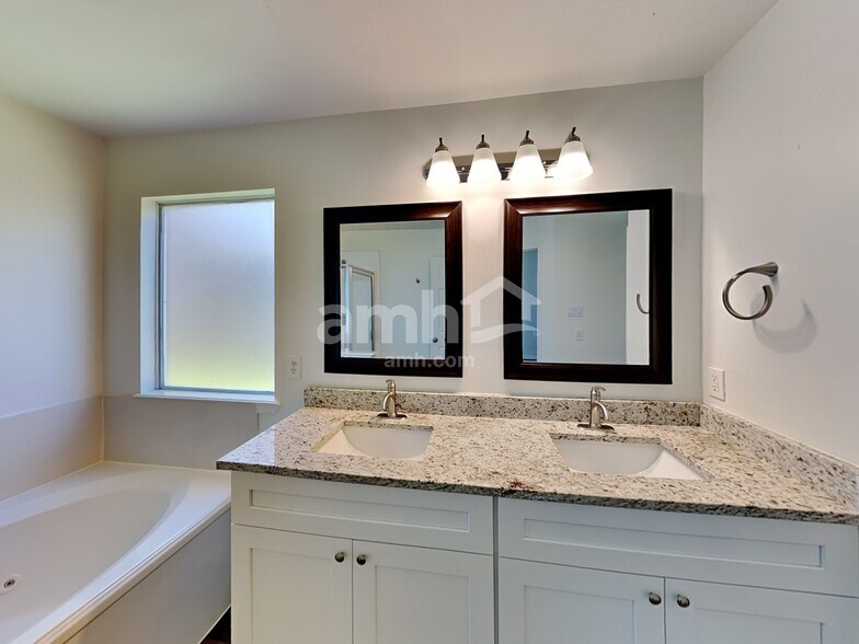 Building Photo - 4002 Ashview Ln