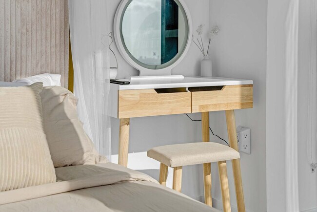 Building Photo - 404 NE 2nd Ave