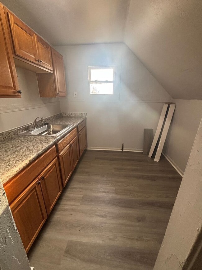 Building Photo - 3147 W 54th St