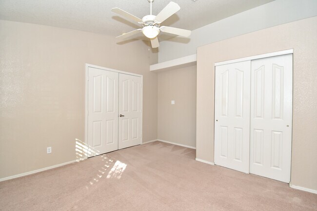 Building Photo - 8406 E Lorenzo Ln