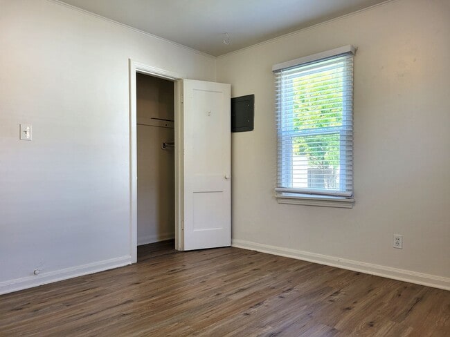 Building Photo - 111 E Marshall Dr
