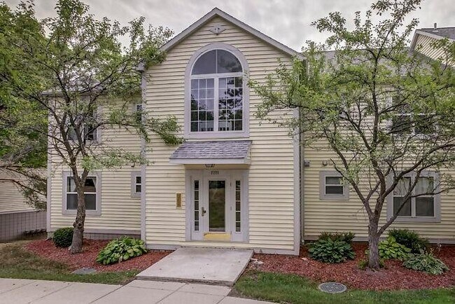Building Photo - 2221 S Huron Pkwy