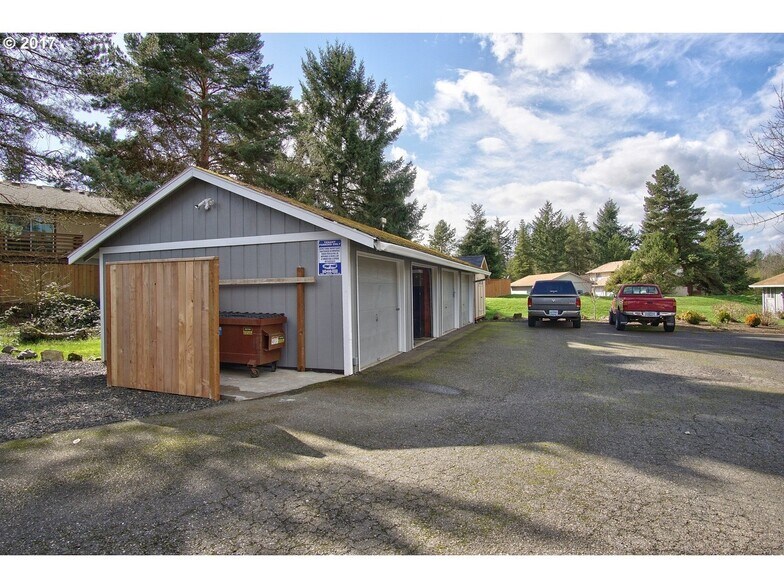 Building Photo - 3875 NW Chemult Pl