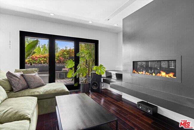 Building Photo - 2300 Ronda Vista Dr