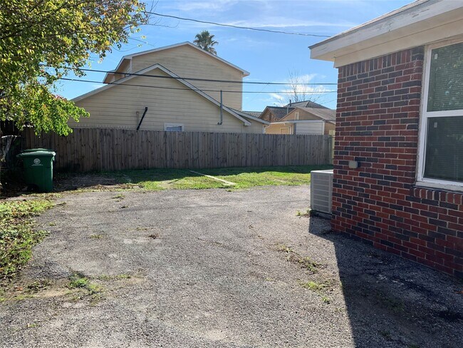 Building Photo - 5026 Jefferson St