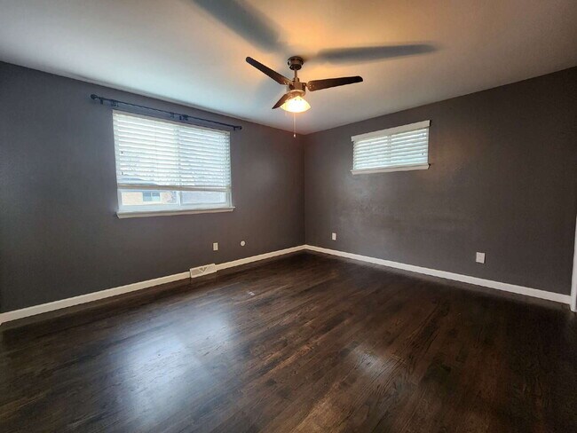 Building Photo - Spacious 5 Bed Home with Finished Basement, Multiple Living Areas & Private Backyard