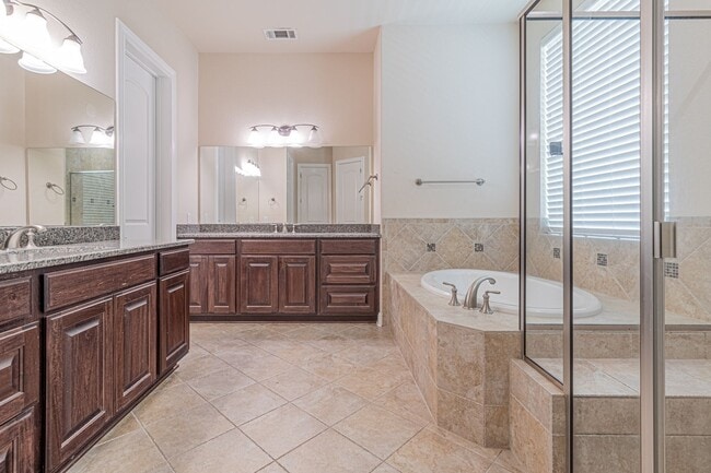 Building Photo - Charming 4-Bedroom Home in Prime North Central Location!