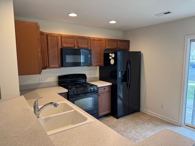 Building Photo - Upper Macungie 2 Bedroom 1.5 Bath end unit townhome for rent $1875/month
