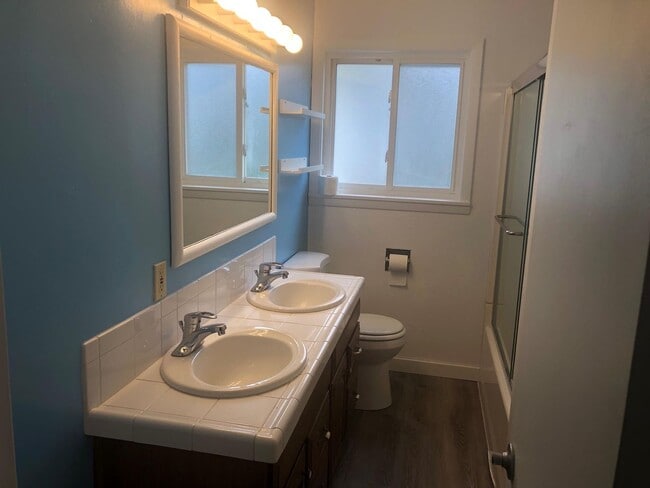 Building Photo - Lisa Johnson Duplex (LJ)