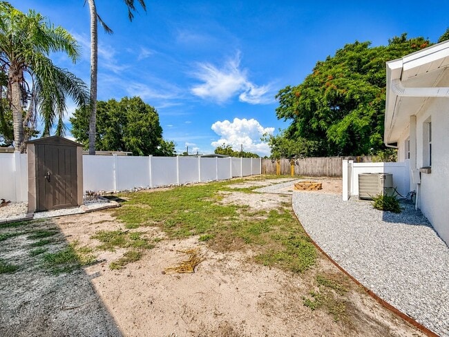 Building Photo - 4305 W Bay Ave