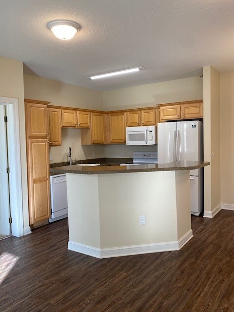 Building Photo - 14100 Pinnacle Pointe Dr