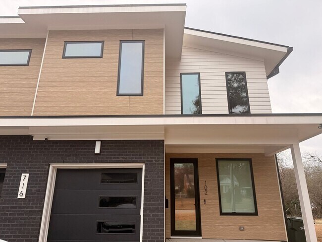 Building Photo - 716 Brighton Rd