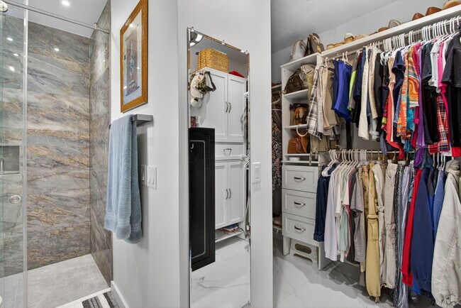 Building Photo - 6661 NW 23rd St