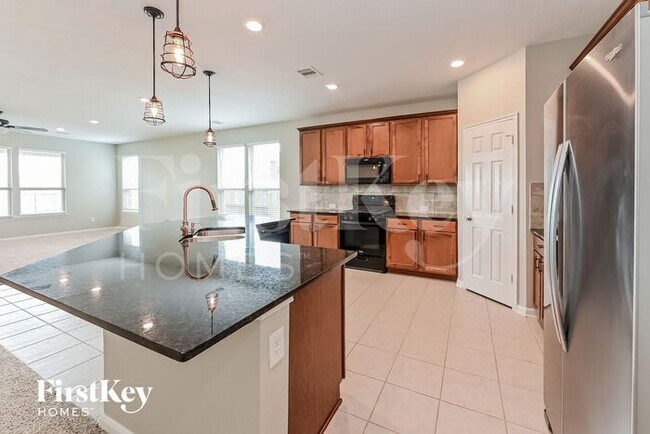 Building Photo - 25322 Squire Knoll St