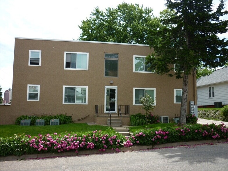Building Photo - 801 S 49th St