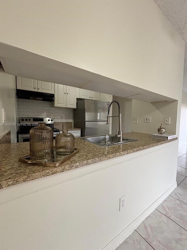 Building Photo - 6031 10th Ave N