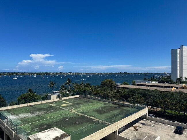 Building Photo - 5600 N Flagler Dr