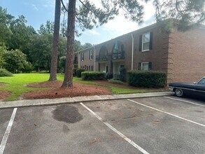 Building Photo - 5516 Lakeshore Dr