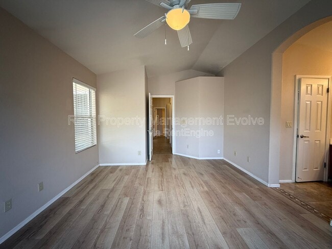 Building Photo - 6814 W Louise Dr