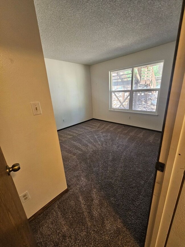 Building Photo - $1616 - 2BR/1.5BA Dog-Friendly Westside Co...
