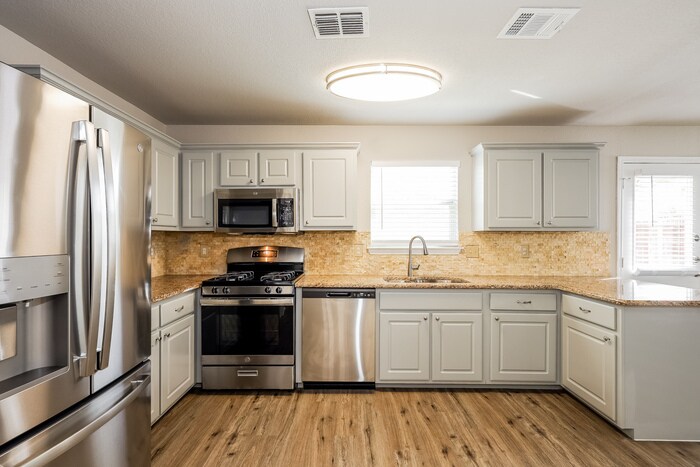 Building Photo - 5738 Red Canyon