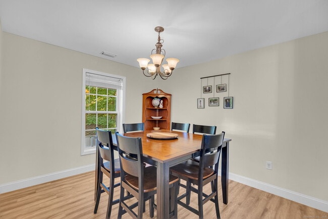 Building Photo - 943 Mt Vernon Rd