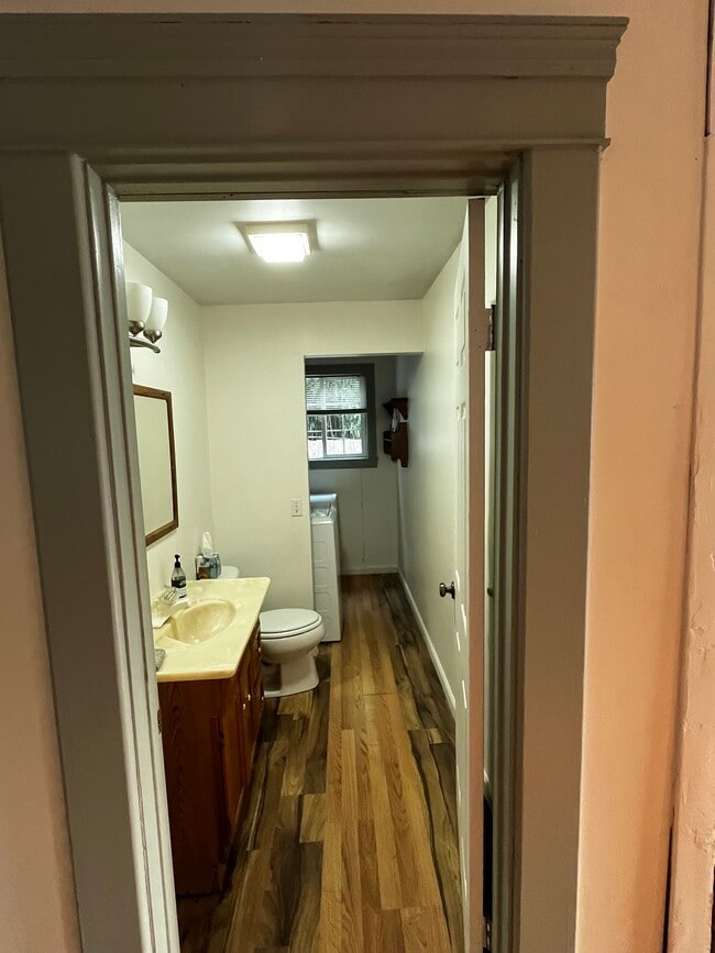 Building Photo - 1531 James St