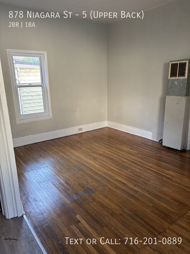 Building Photo - 878 Niagara St
