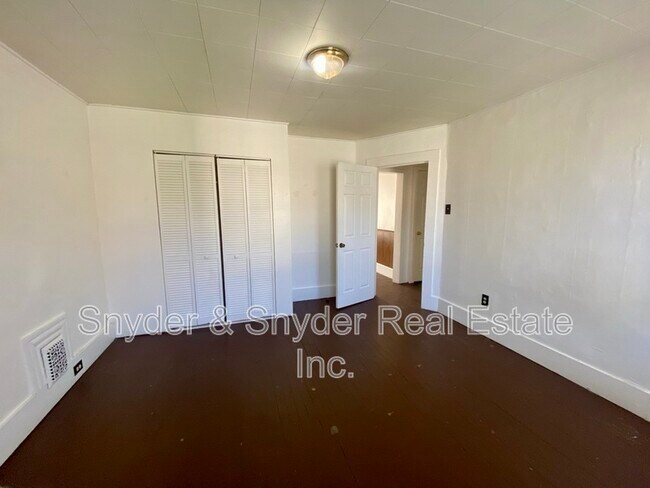 Building Photo - 678 Kling St