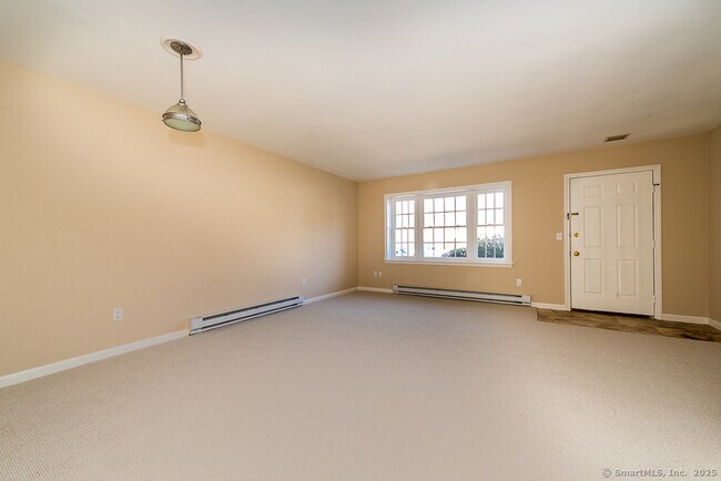 Building Photo - 16 Brantwood Dr