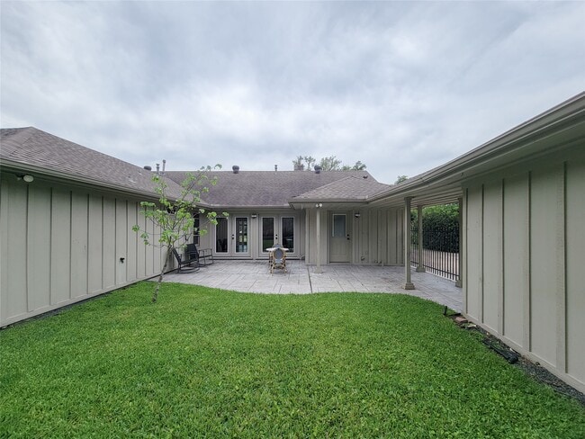 Building Photo - 6130 Valley Forge Dr