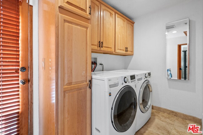 Building Photo - 14710 Greenleaf St