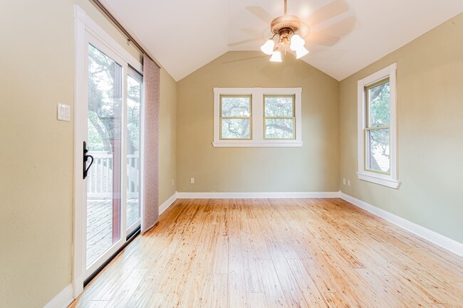 Building Photo - Charming 3 Bed / 2.5 Bath Two-Story Home!