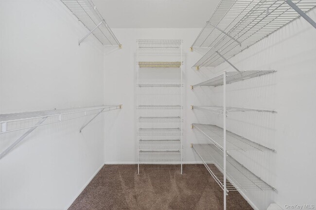 Building Photo - 31 Doxbury Ln