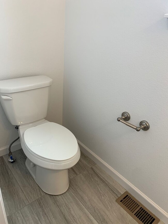 Building Photo - Beautiful Townhome In Monument With Two Ma...