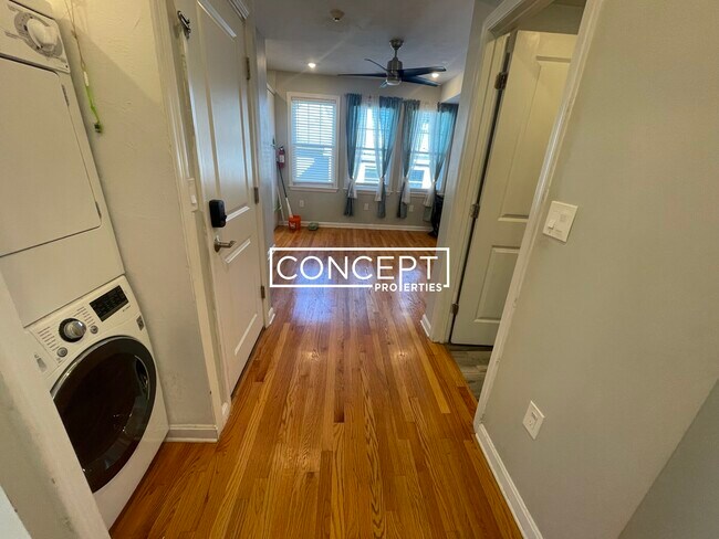 Building Photo - 11 Pierce St