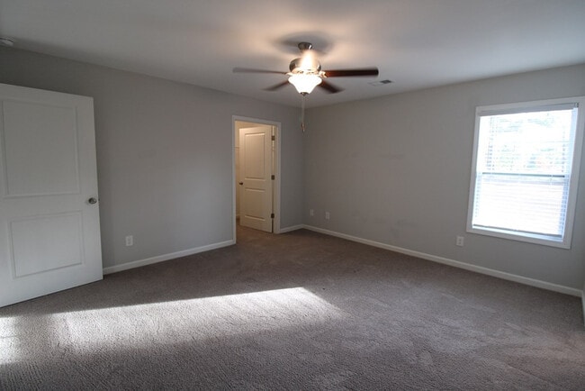 Building Photo - 581 Brushwood Dr