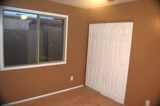 Building Photo - Awesome 5 Bed 2 Bath Home at ASU