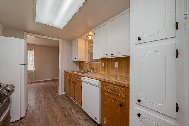 Building Photo - 227 Glencairn Ct