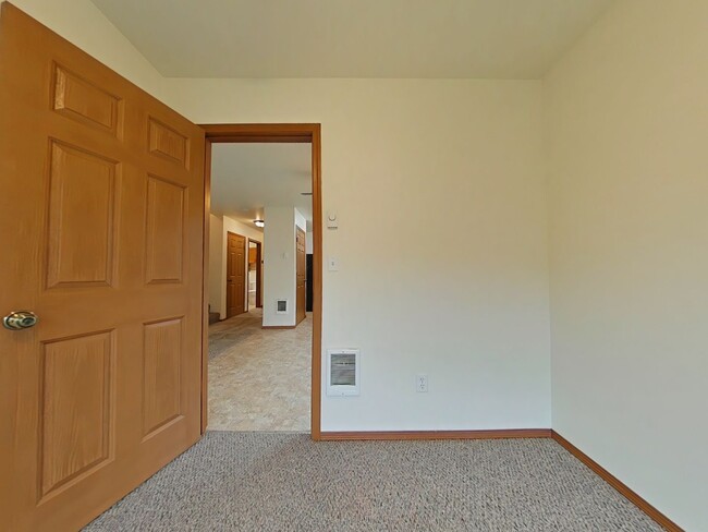 Building Photo - 3 Bedroom Townhouse ~ North Corvallis ~ Pe...