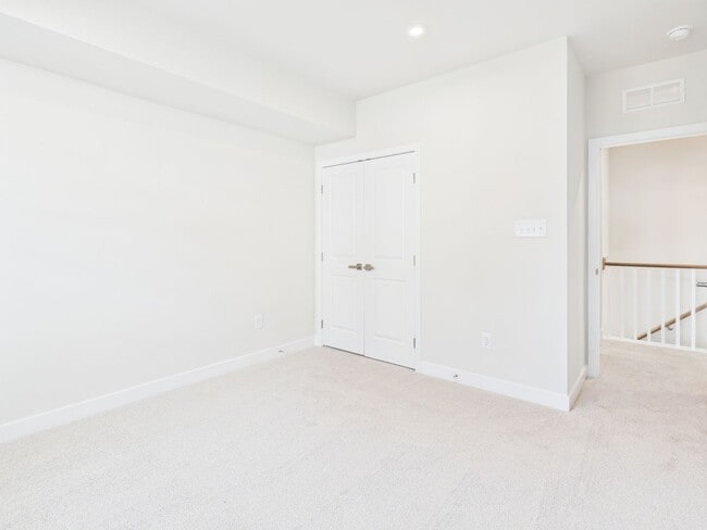 Building Photo - 8029 Lake Laurel Ln