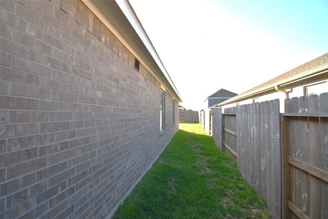 Building Photo - 3326 Spanish Oak Ln