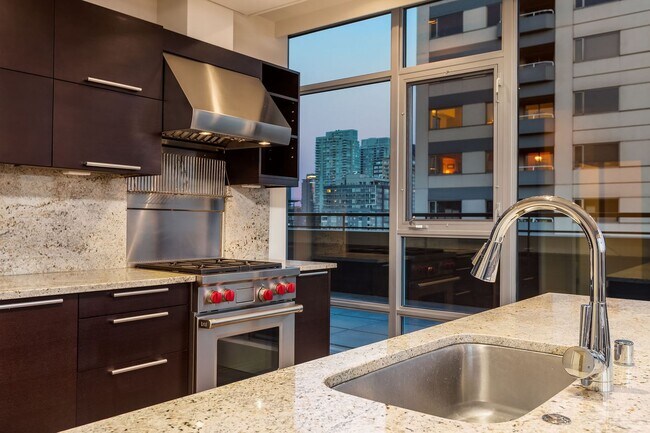 Building Photo - Gallery Penthouse Condo ~ Belltown