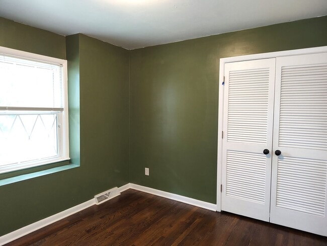 Building Photo - Charming split level home located in the Mcclintock Woods Community in Charlotte!