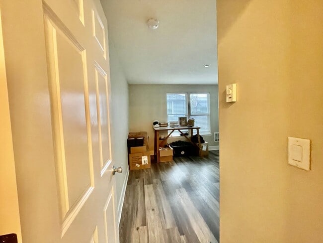 Building Photo - Incredible SE Hazelwood 2 Bedroom + 1 Bathroom Condo w/ included Garage and Washer & Dryer!!